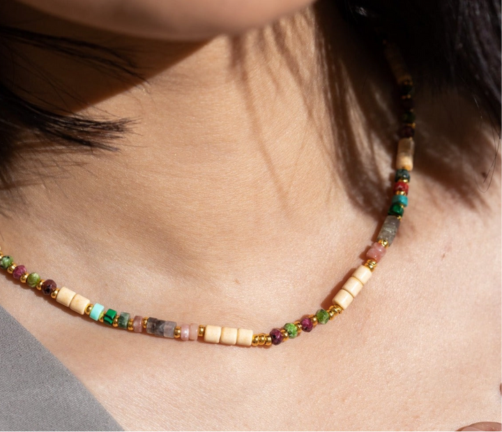 Collar hueso y piedras semipreciosas