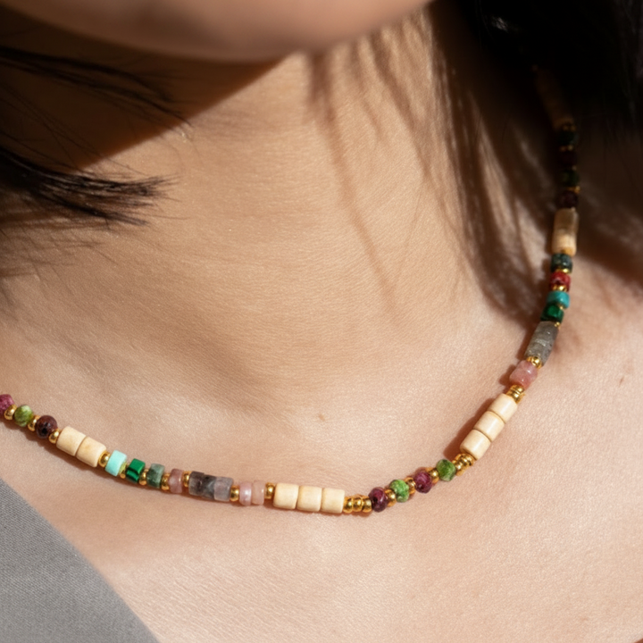 Collar hueso y piedras semipreciosas