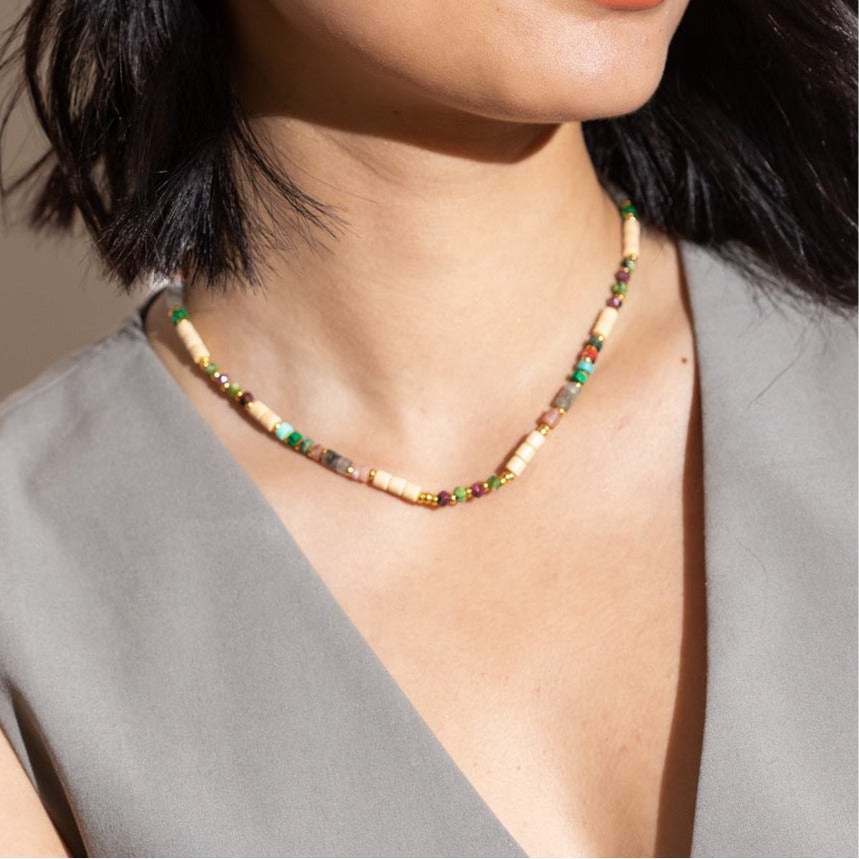 Collar hueso y piedras semipreciosas