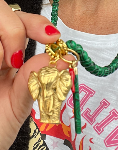 Collar  elefante verde amuletos