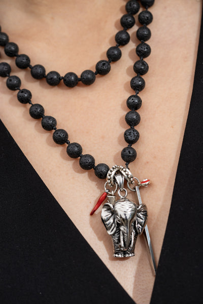 Collar dark elefante amuleto plateado
