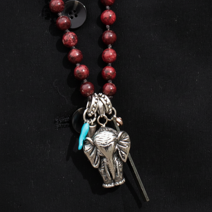 Collar jaspe rojo elefante plateado amuletos