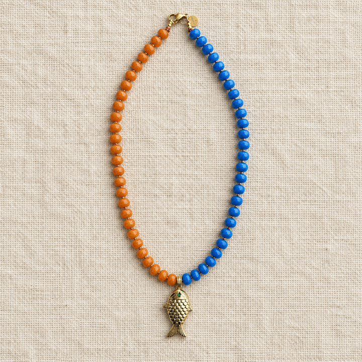 Collar completo sobre tela rústica crema