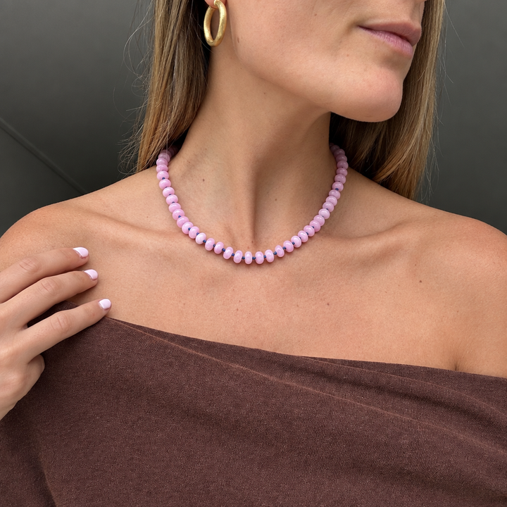 Collar rosado foto 3 cuadrada