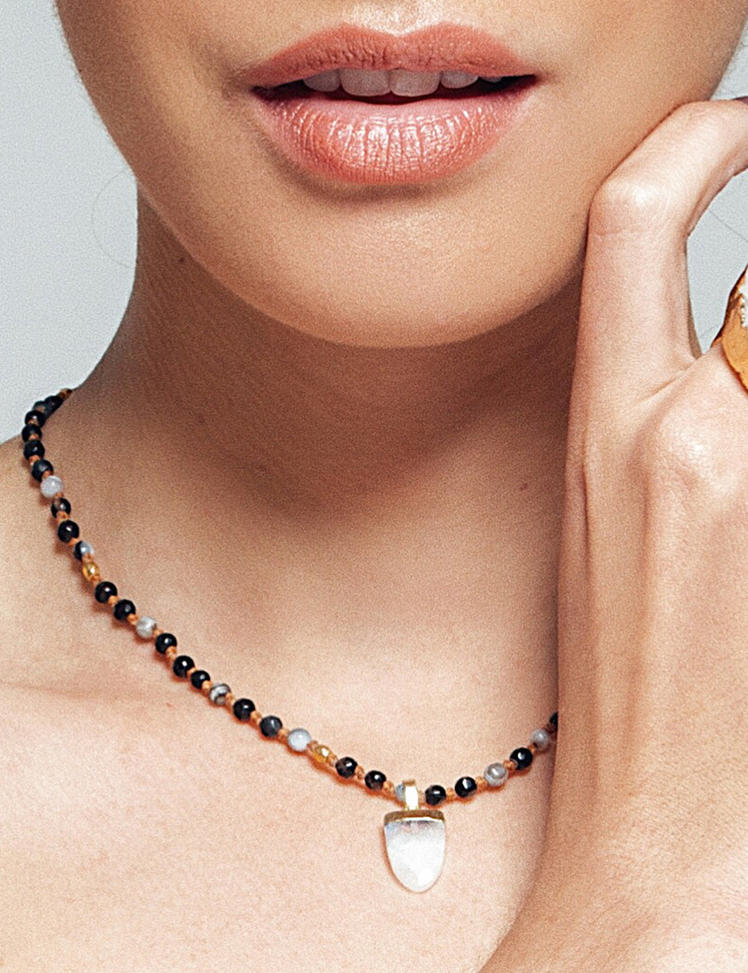 Collar Ágata gota piedraluna