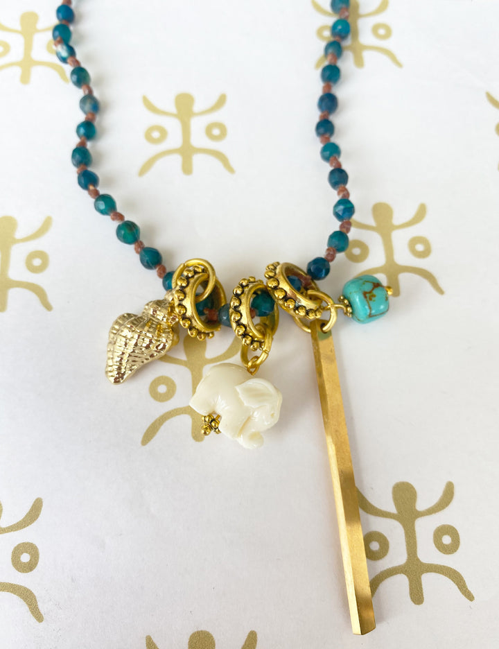 Collar Clara Agatha Celeste