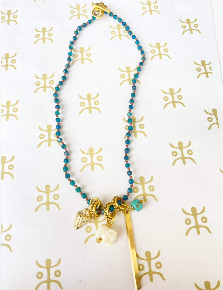 Collar Clara Agatha Celeste